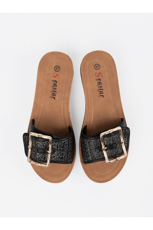 Pantofle Černé zdobione złotą klamrą Pantofle Černé zdobione złotą klamrą