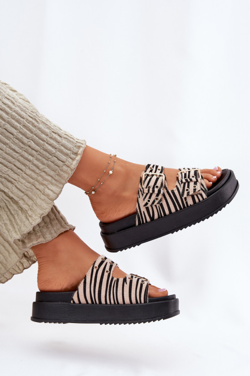 Dámské pantofle s přezkami s platformou Zebra Nilatha Dámské pantofle s přezkami s platformou Zebra Nilatha