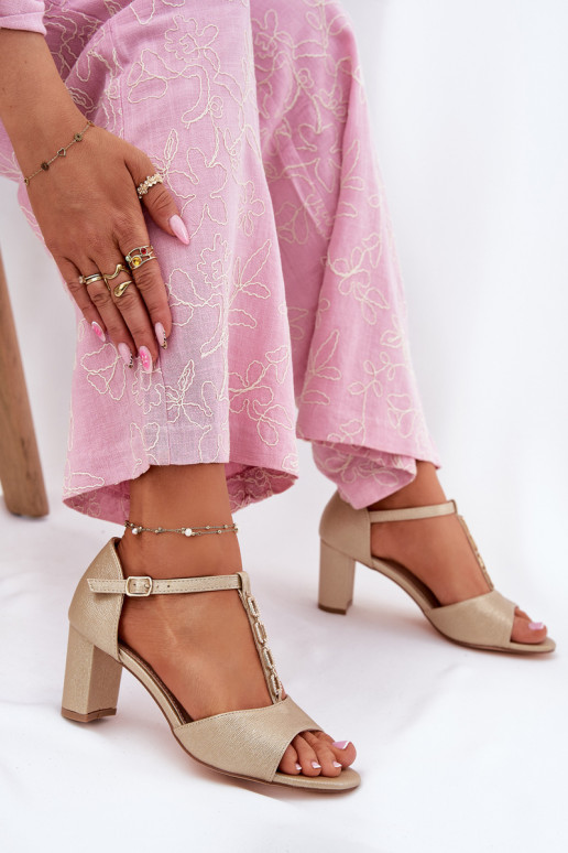 Dámské sandály na vysokém podpatku se zdobenými podpatky z ekologické kůže zlaté barvy Triavera