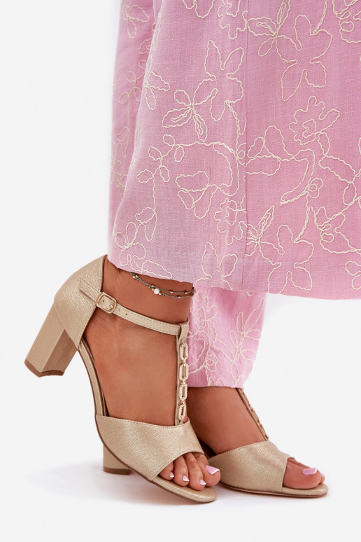 Dámské sandály na vysokém podpatku se zdobenými podpatky z ekologické kůže zlaté barvy Triavera