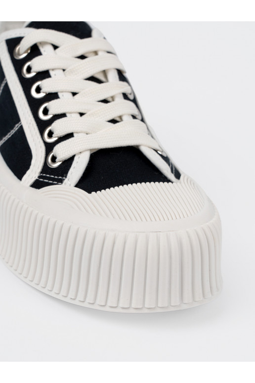 Černé boty ve sportovním stylu se šněrováním s masivním podpatkem