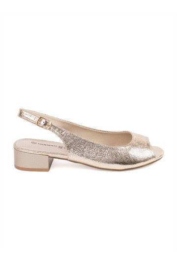 zlaté barvy sandály