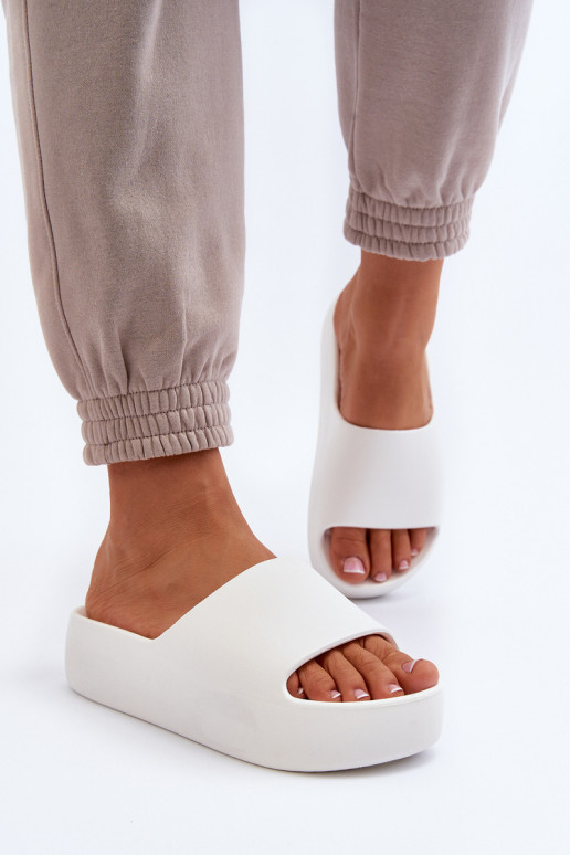 Pantofle s masivní podrážkou bílé Oreithano
