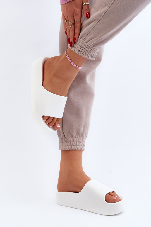  Pantofle s masivní podrážkou bílé Oreithano