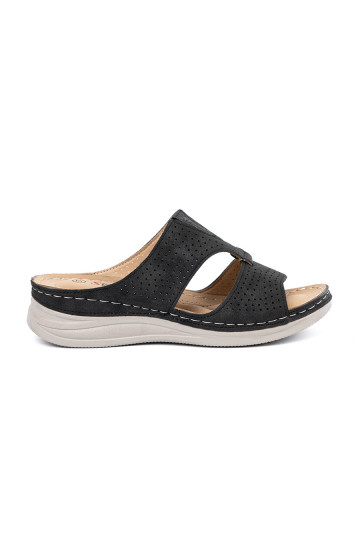 Černé  Pantofle z wycięciami