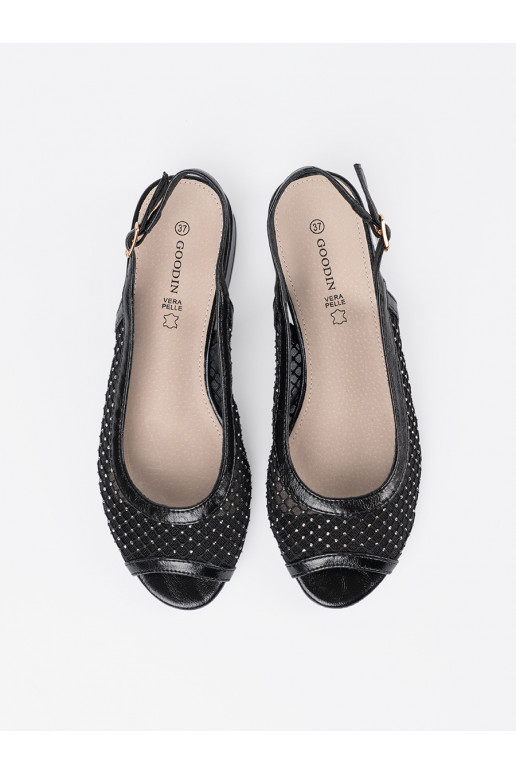 Černé sandály z ozdobną siateczką