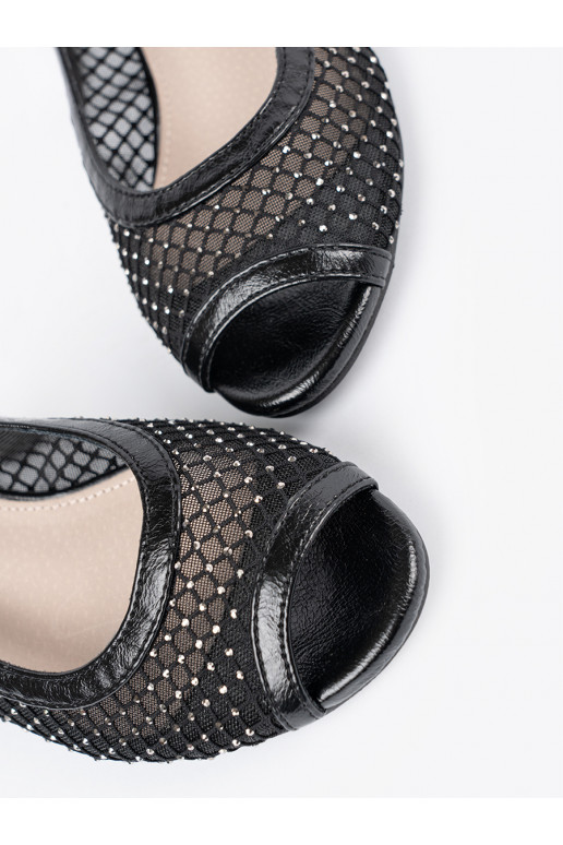 Černé sandály z ozdobną siateczką