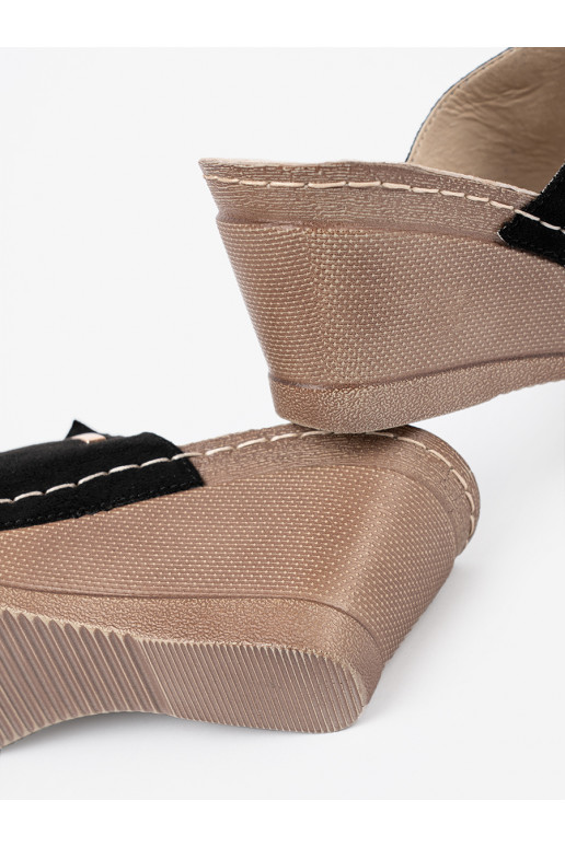  Černé Pantofle s platformou