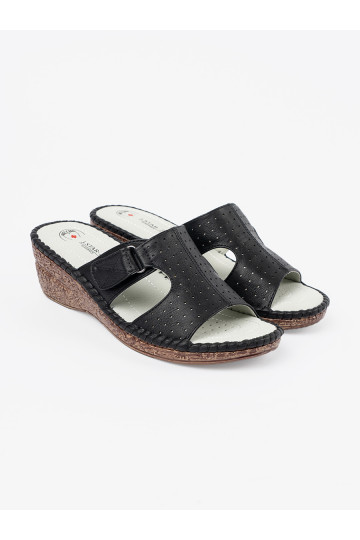 Černé Pantofle  z wycięciami 2