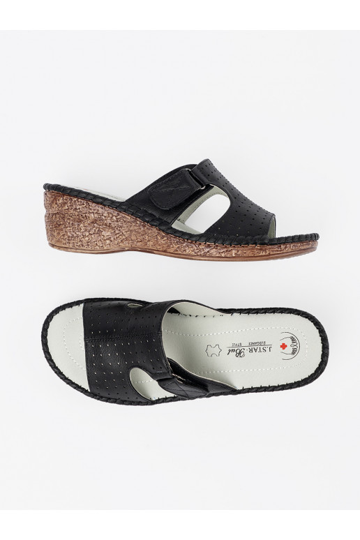 Černé Pantofle  z wycięciami