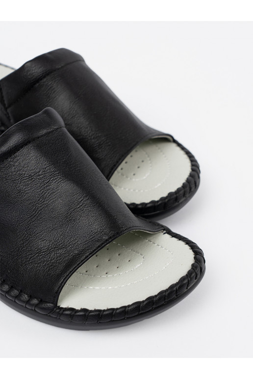 Černé Pantofle  ze skórzaną wkładką