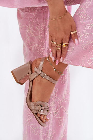 Lakované dámské sandály s podpatky béžové Mevonelle 2