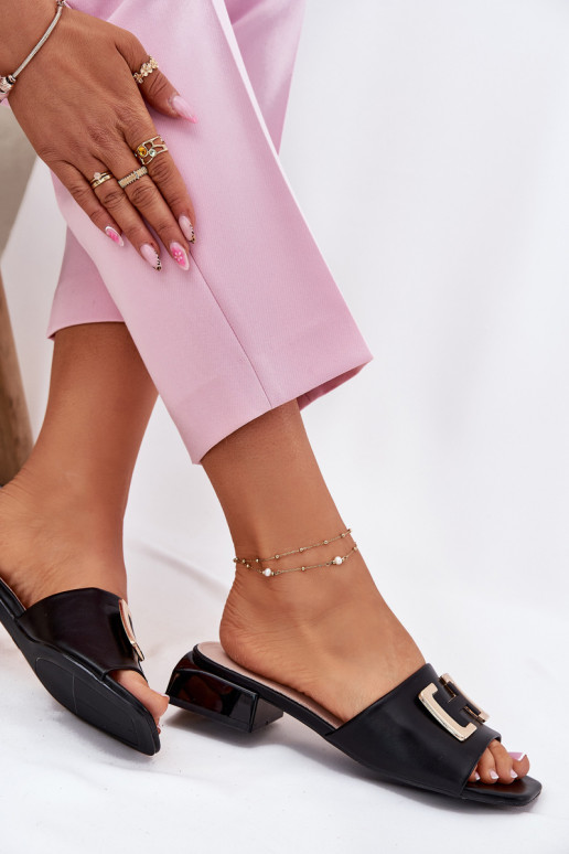 Elegantní styl Dámské pantofle  Ze zlaté barvym Detalem Vinceza 62229 Černé Elegantní styl Dámské pantofle  Ze zlaté barvym Detalem Vinceza 62229 Černé
