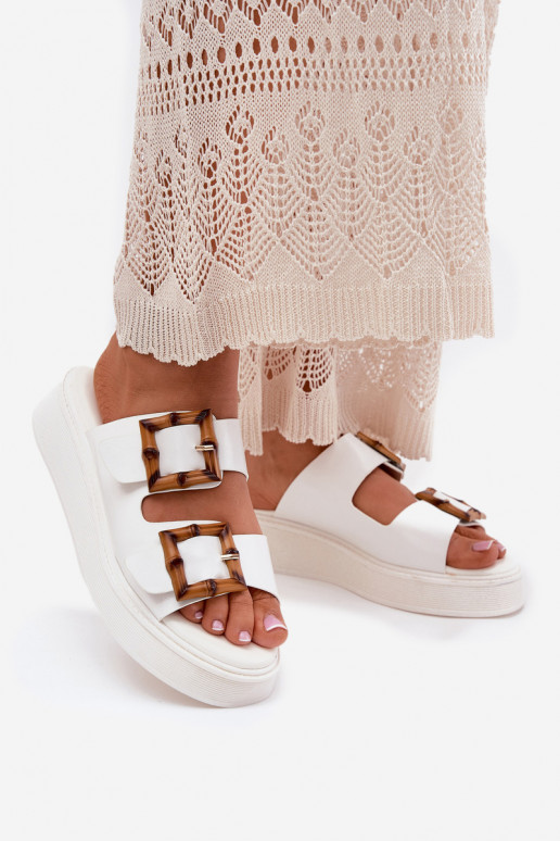 Eko Pantofle  s platformou s přezkami bílé Xanivia