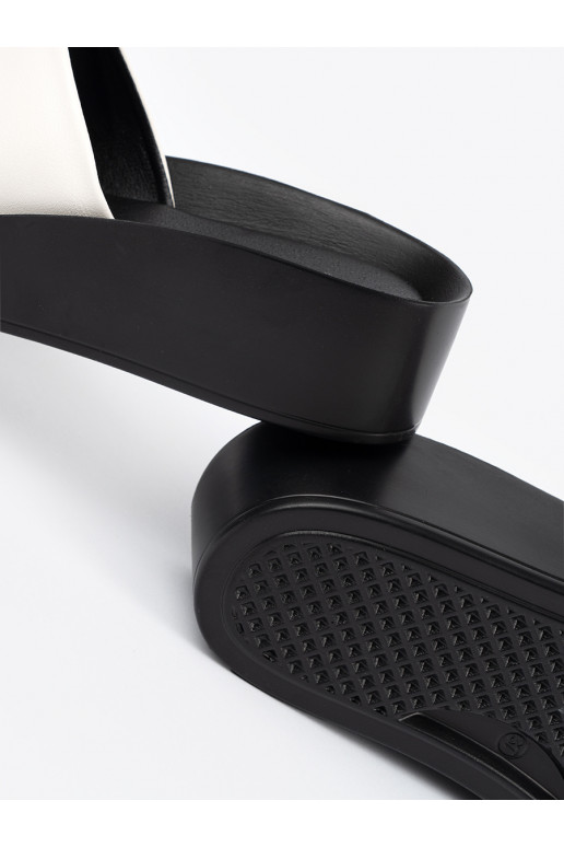 Bílá-Černé Pantofle  Bílá-Černé Pantofle