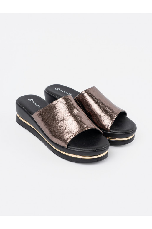 Metalický design Pantofle  s platformou Metalický design Pantofle  s platformou