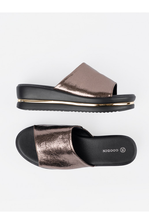 Metalický design Pantofle  s platformou Metalický design Pantofle  s platformou