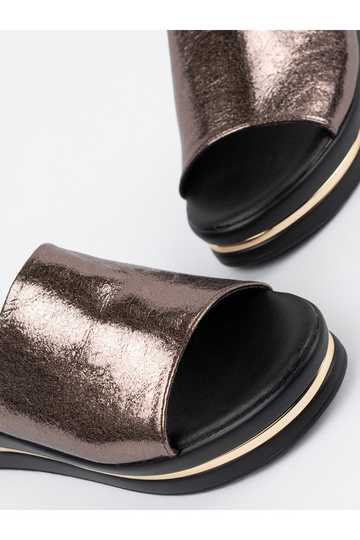 Metalický design Pantofle  s platformou Metalický design Pantofle  s platformou