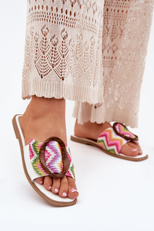 Pantofle  zdobené s přezkami bílé Luwam