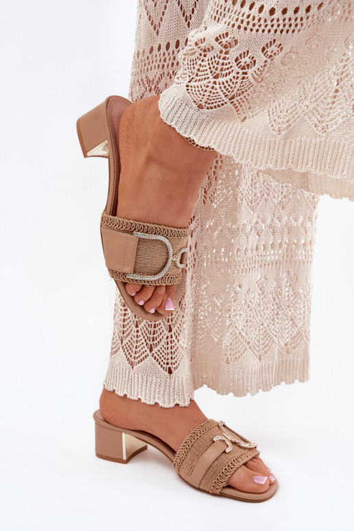  Pantofle s podpatky  Detalem béžové Julinemi