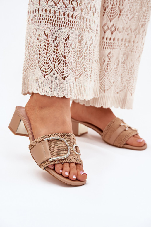  Pantofle s podpatky  Detalem béžové Julinemi