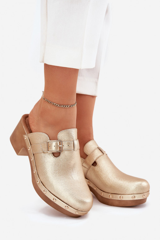 Pantofle   s podpatky s přezkami zlaté barvy Veldexina