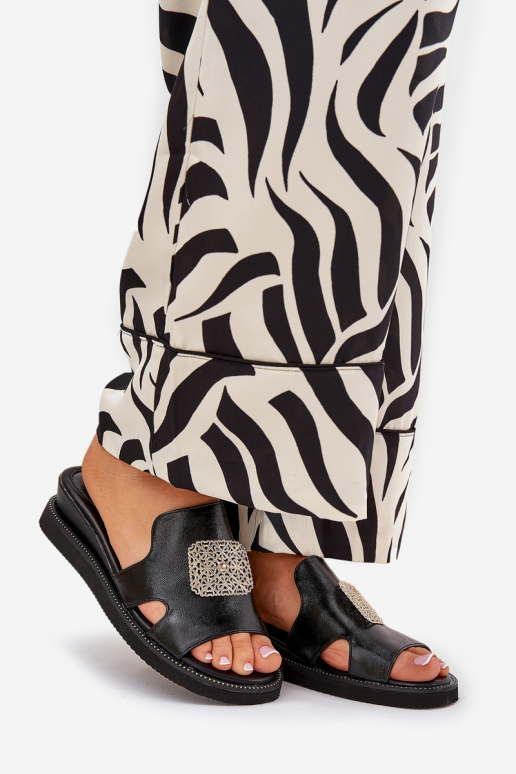 Moteriškos šlepetės su ornamentais... Moteriškos šlepetės su ornamentais...