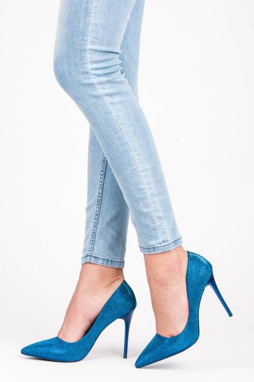 Blizgantys mėlynos spalvos bateliai...