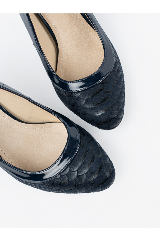 Černé vysoké podpatky s tenkým podpatkem  Černé vysoké podpatky s tenkým podpatkem