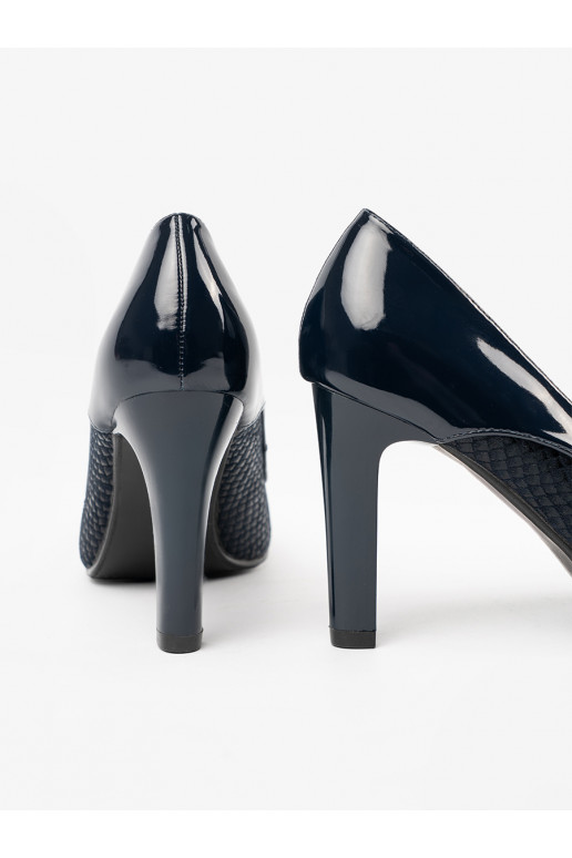 Černé vysoké podpatky s tenkým podpatkem  Černé vysoké podpatky s tenkým podpatkem