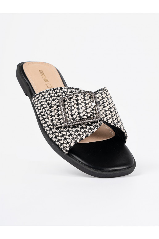 Pantofle černá-białą kratkę s přezkami Pantofle černá-białą kratkę s přezkami