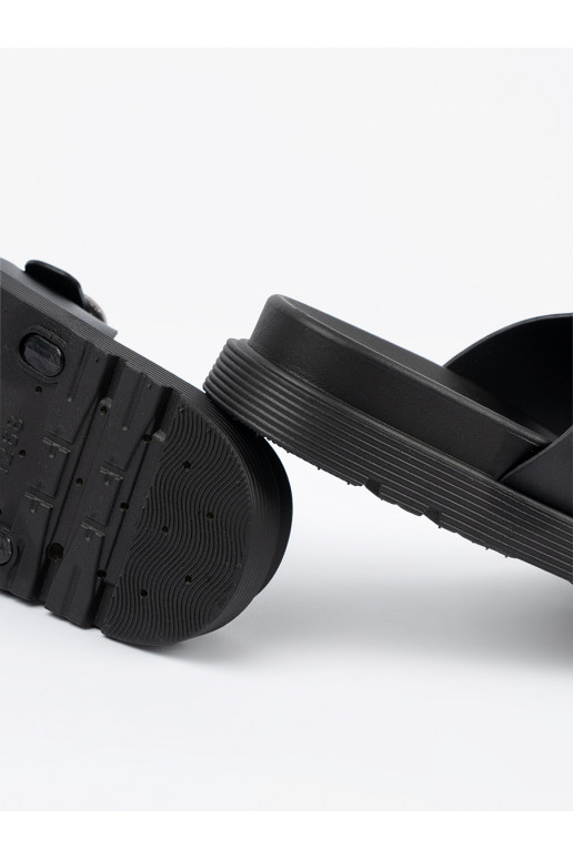 Pantofle Černé ze mi klamrami Pantofle Černé ze mi klamrami