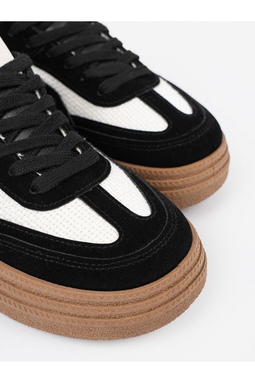 Černé Dámská ležérní obuv z bílá barvami wstawkami. Černé Dámská ležérní obuv z bílá barvami wstawkami.