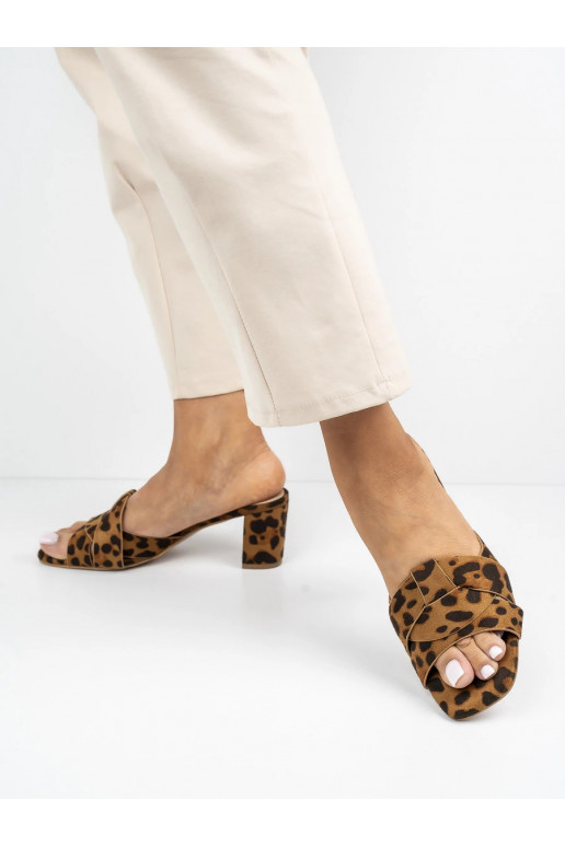 Pantofle   z leopardowym wzorem Leopard