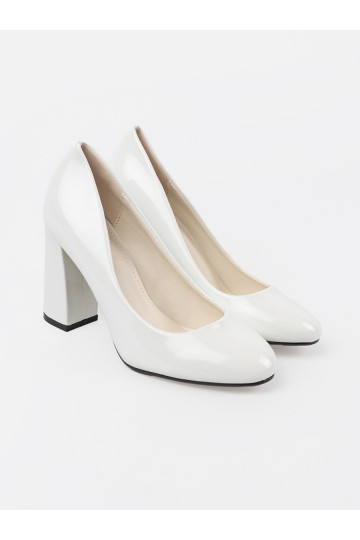 bílé vysoké podpatky  2