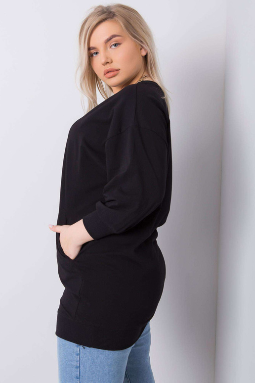 Černá nadměrná halenka s nášivkou...