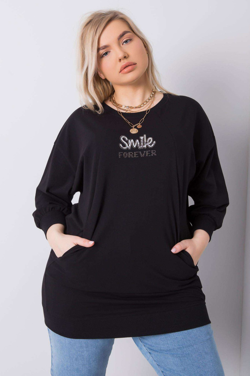 Černá nadměrná halenka s nášivkou...