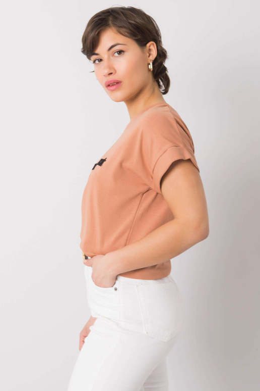 Velbloudí tričko s nápisem Saniyah