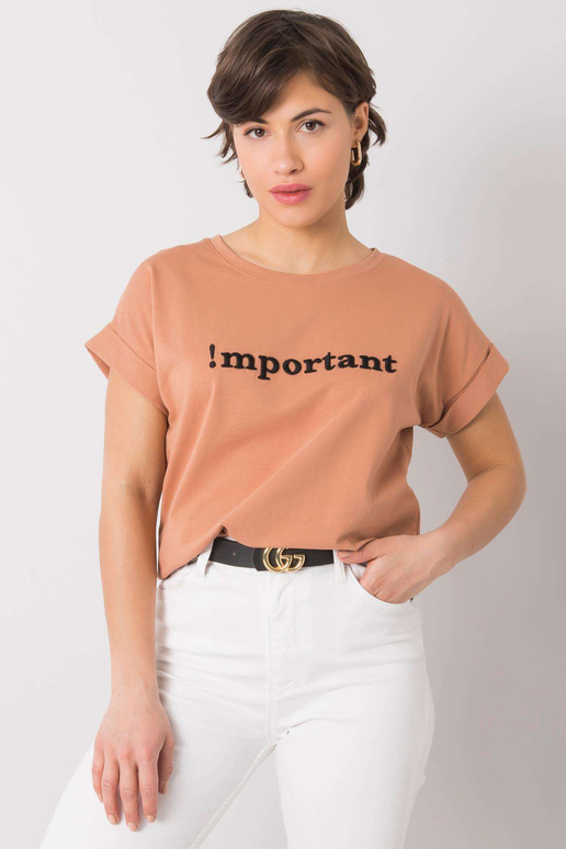 Velbloudí tričko s nápisem Saniyah