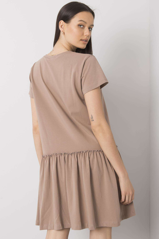 Tmavě béžové šaty s volánem Cammie