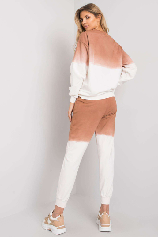 Světle hnědá souprava s kalhotami...