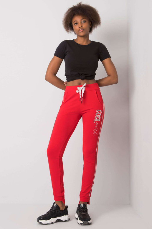 Červené tepláky s nášivkami Abia