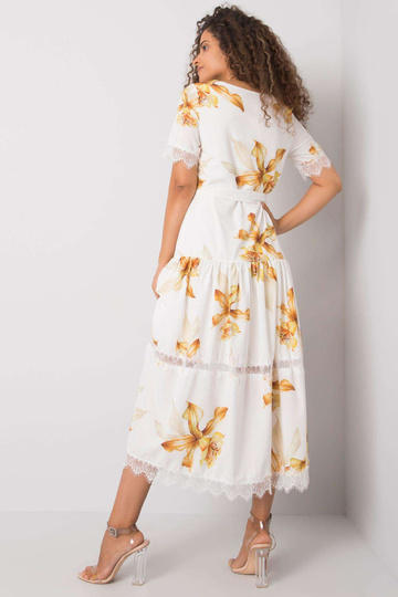 Bílé šaty s páskem Jaina