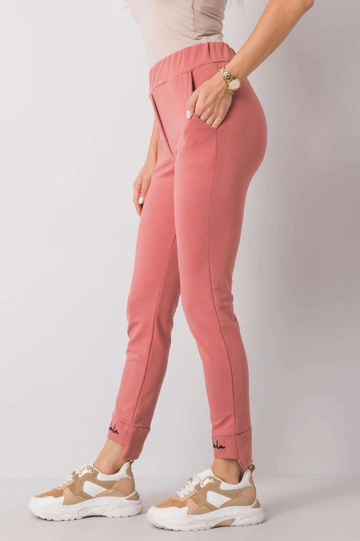 Špinavé růžové tepláky s Karen výšivkou