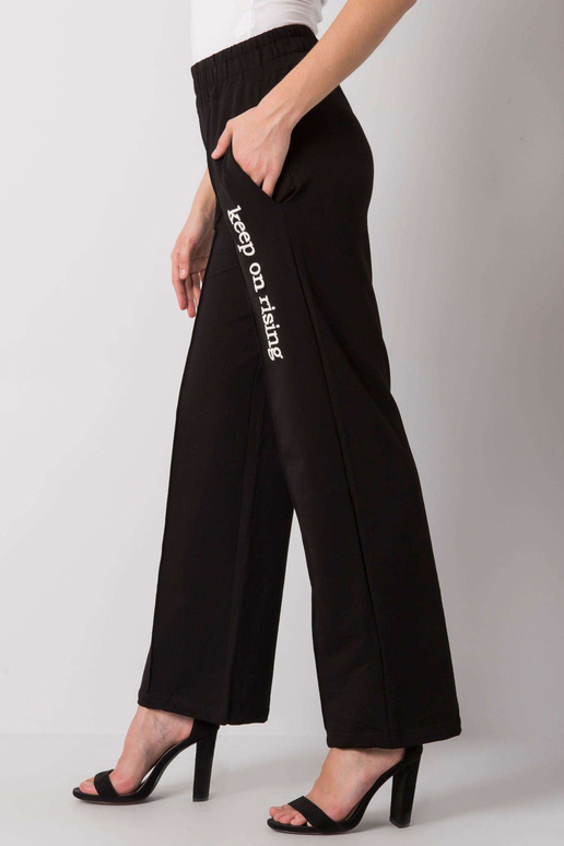 Černé tepláky Dennise s rovnými nohama