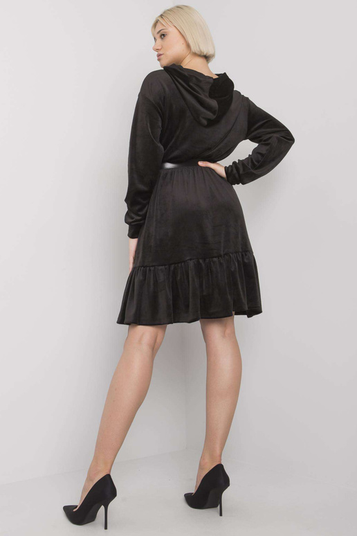 Černé velurové šaty s páskem Casablanca