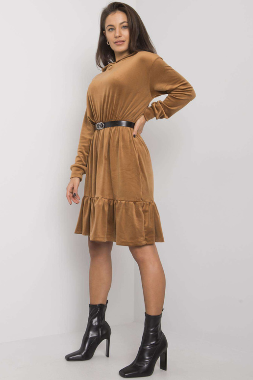 Velurové šaty z velblouda s páskem...