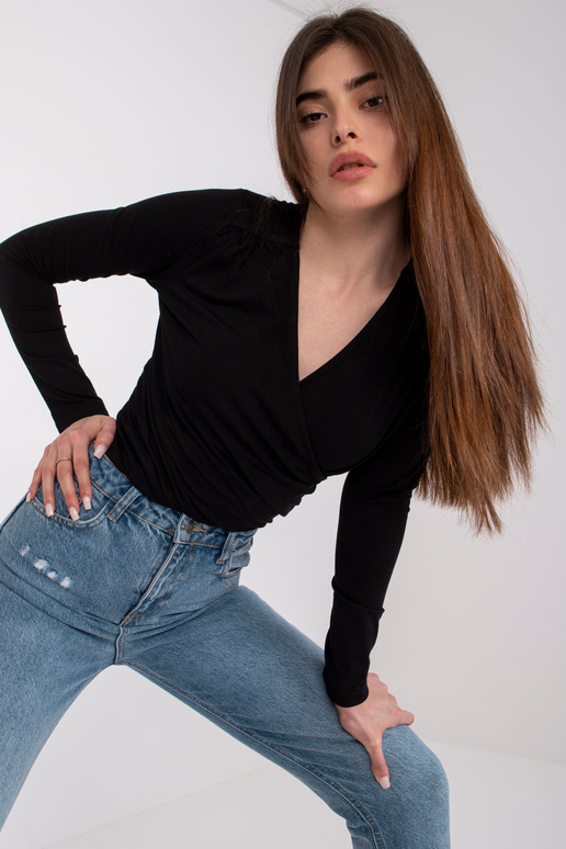 Černá halenka se zavinovacím...