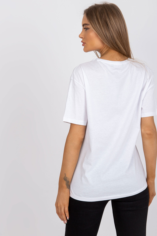 Bílé tričko s nášivkou a krátkým rukávem Bílé tričko s nášivkou a krátkým rukávem