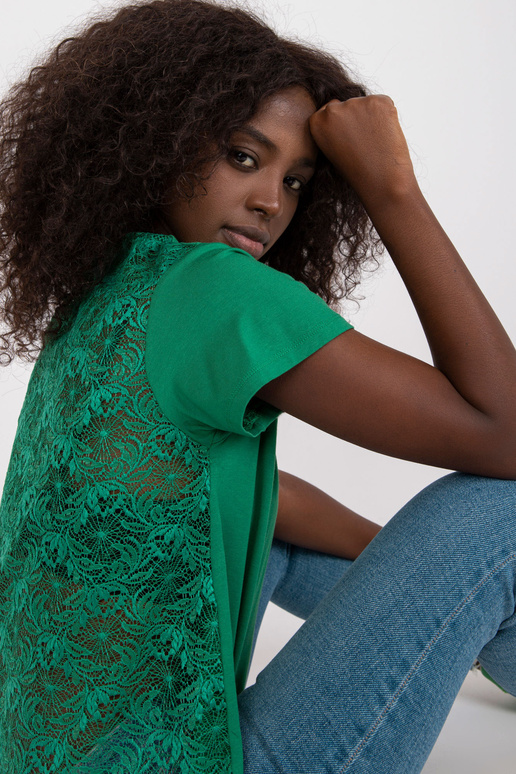 Tmavě zelená volná halenka s krajkou...